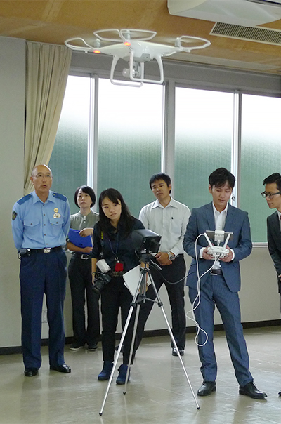 無人航空機の利用に関する協定書調印式デモンストレーション（日田警察署と株式会社ノーベル）